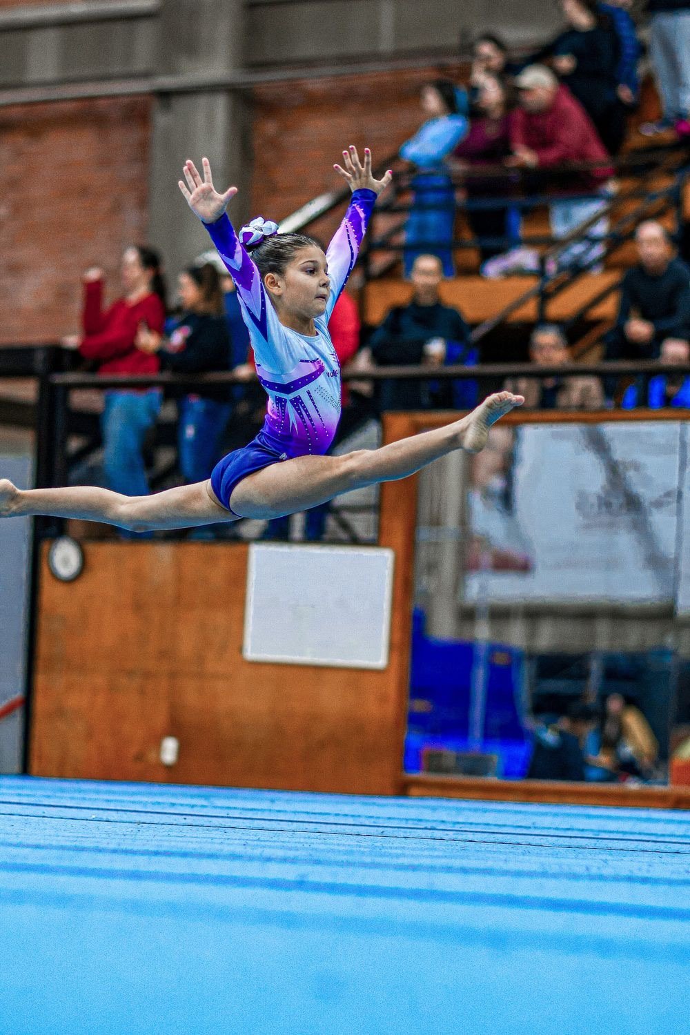 Salto na ginástica artística em competição